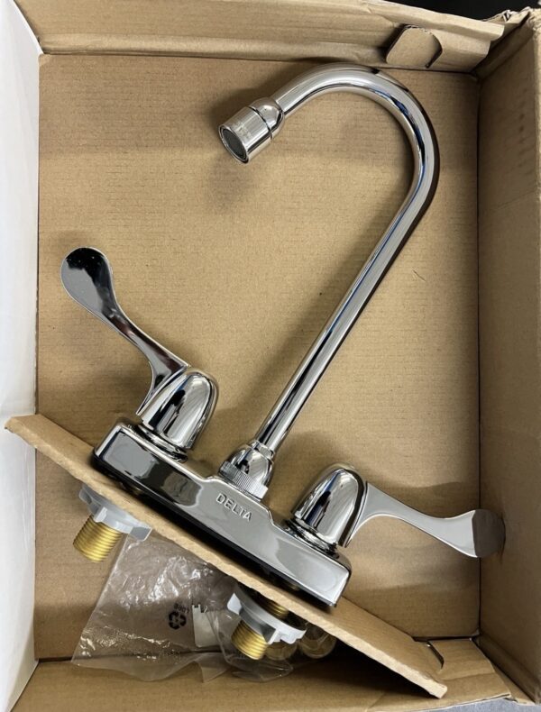 DeltaBasic Bar/Prep Faucet